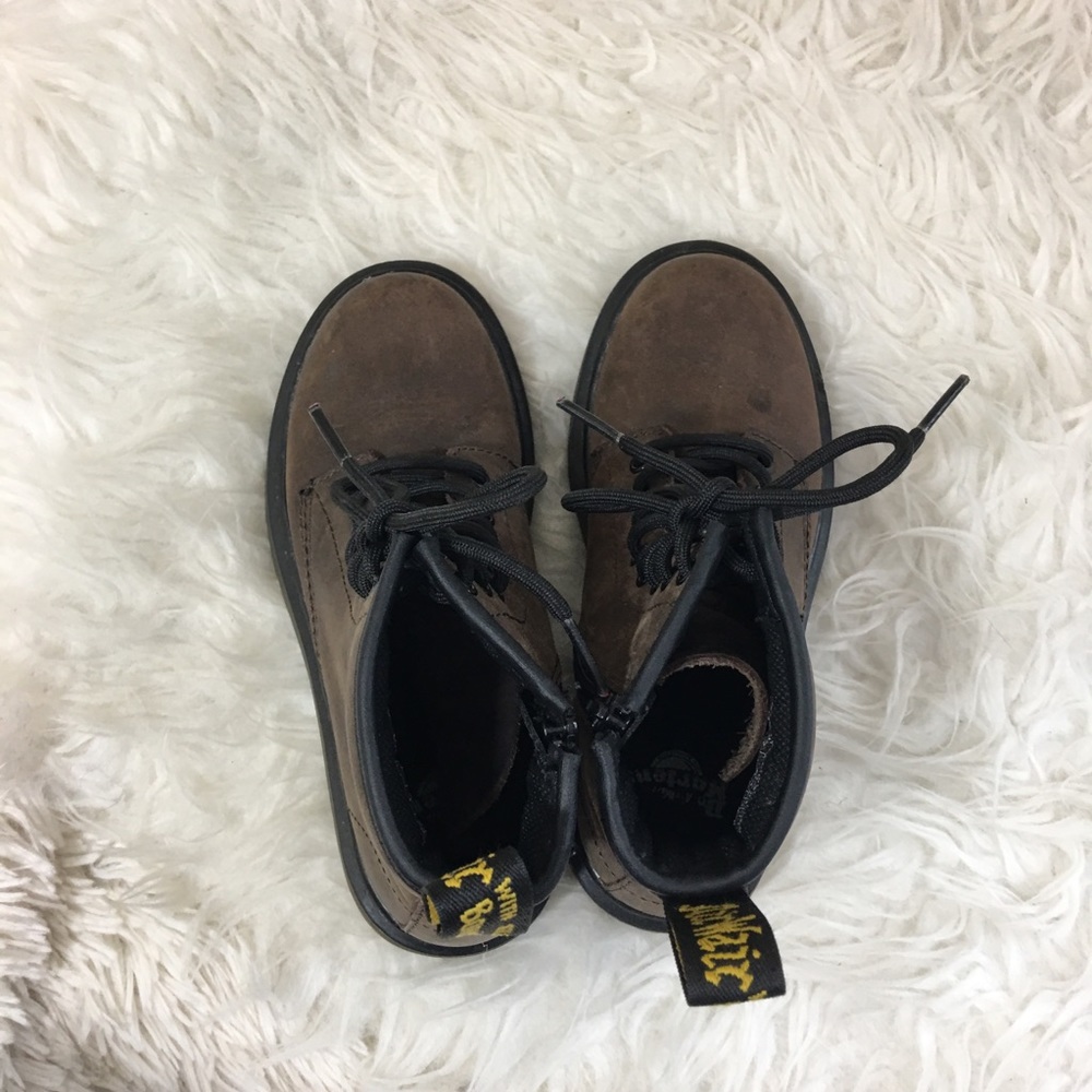 Dr. Martens Delaney Boot Brown Leather Size 1 Kids - Picture 5 of 8